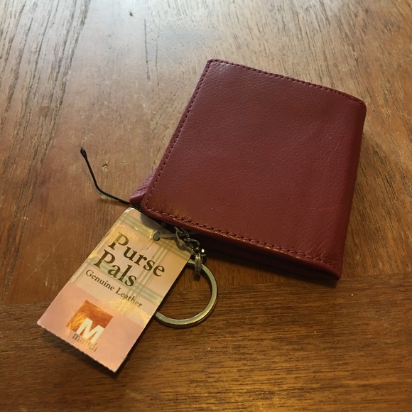 NWT NEW Mundi Red Leather Wallet + Keychain - Picture 4 of 4